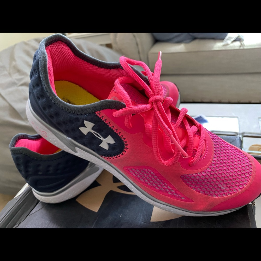 Size 9 under Armour shoes